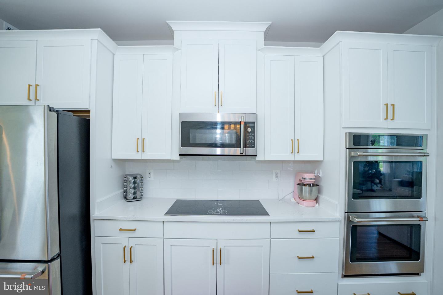 8790 Kensington Church St Property Photo 15