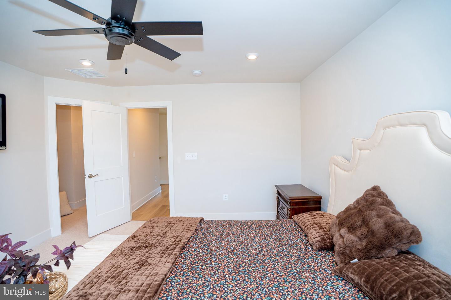 8790 Kensington Church St Property Photo 34