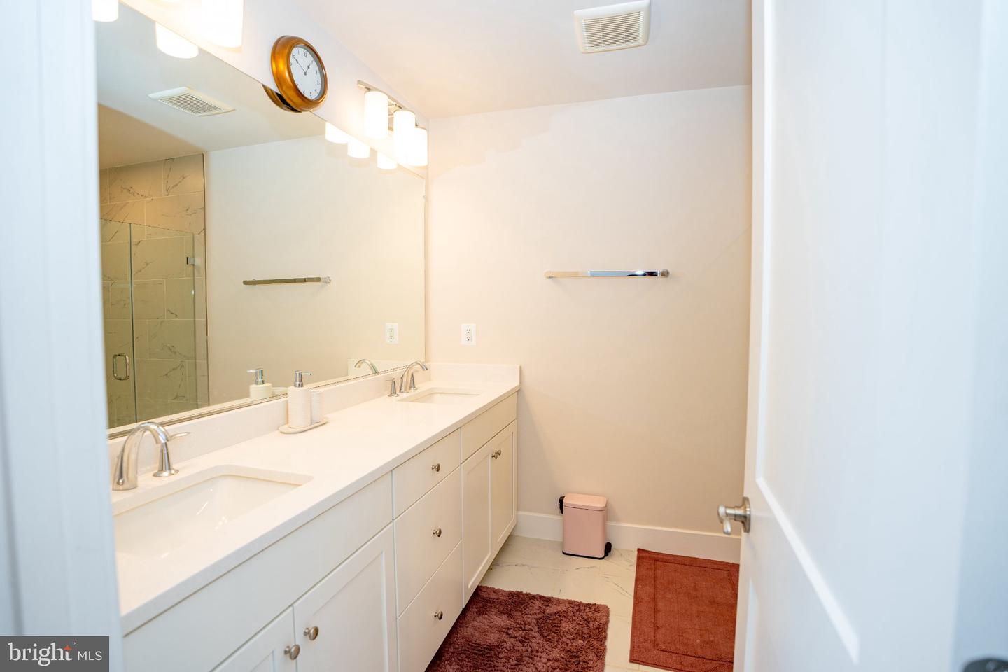 8790 Kensington Church St Property Photo 39
