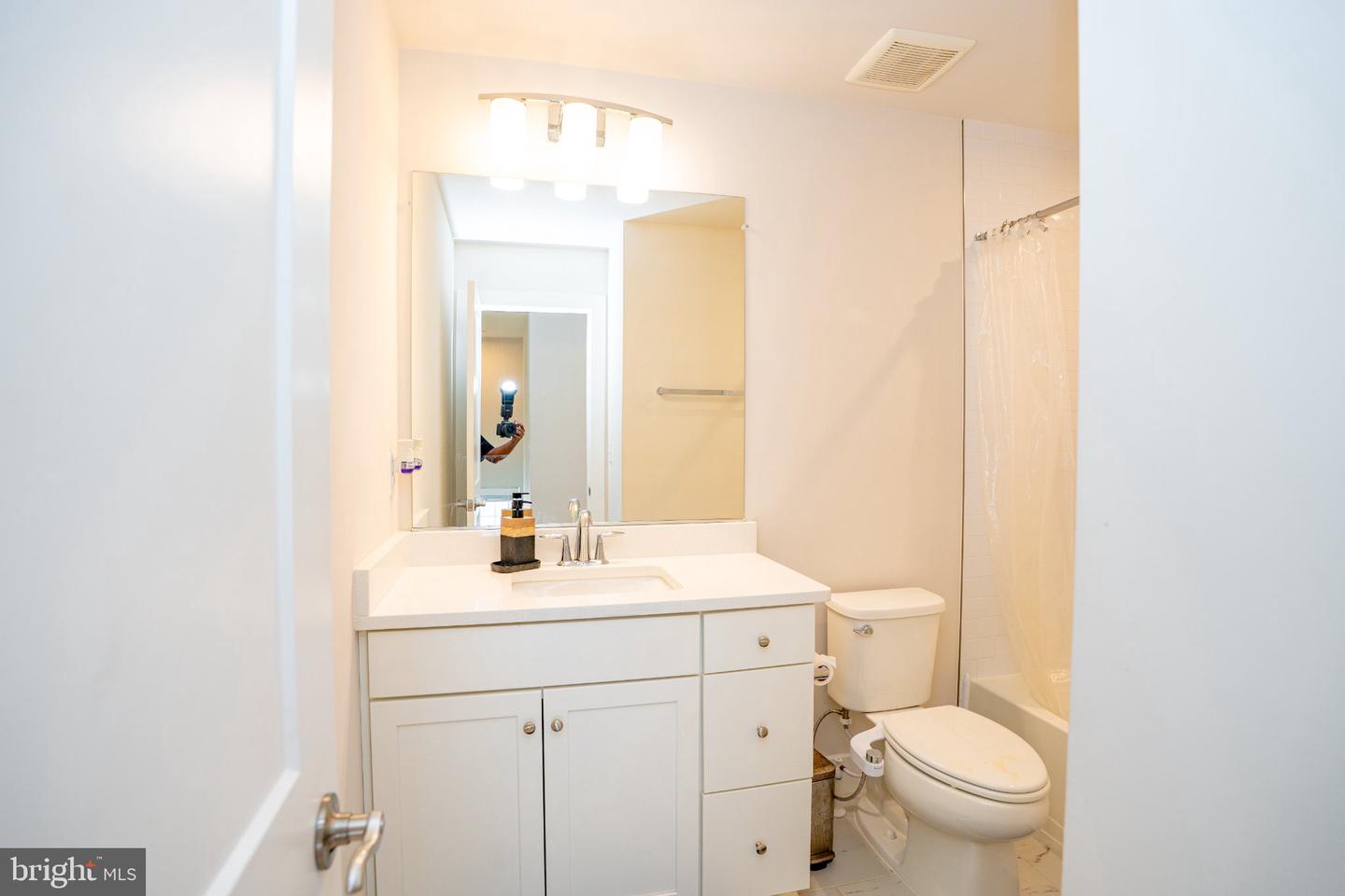 8790 Kensington Church St Property Photo 51