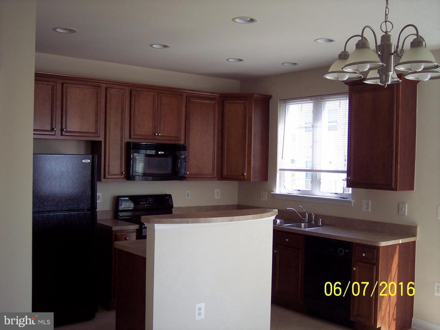 731 Chevington Ct Property Photo 4