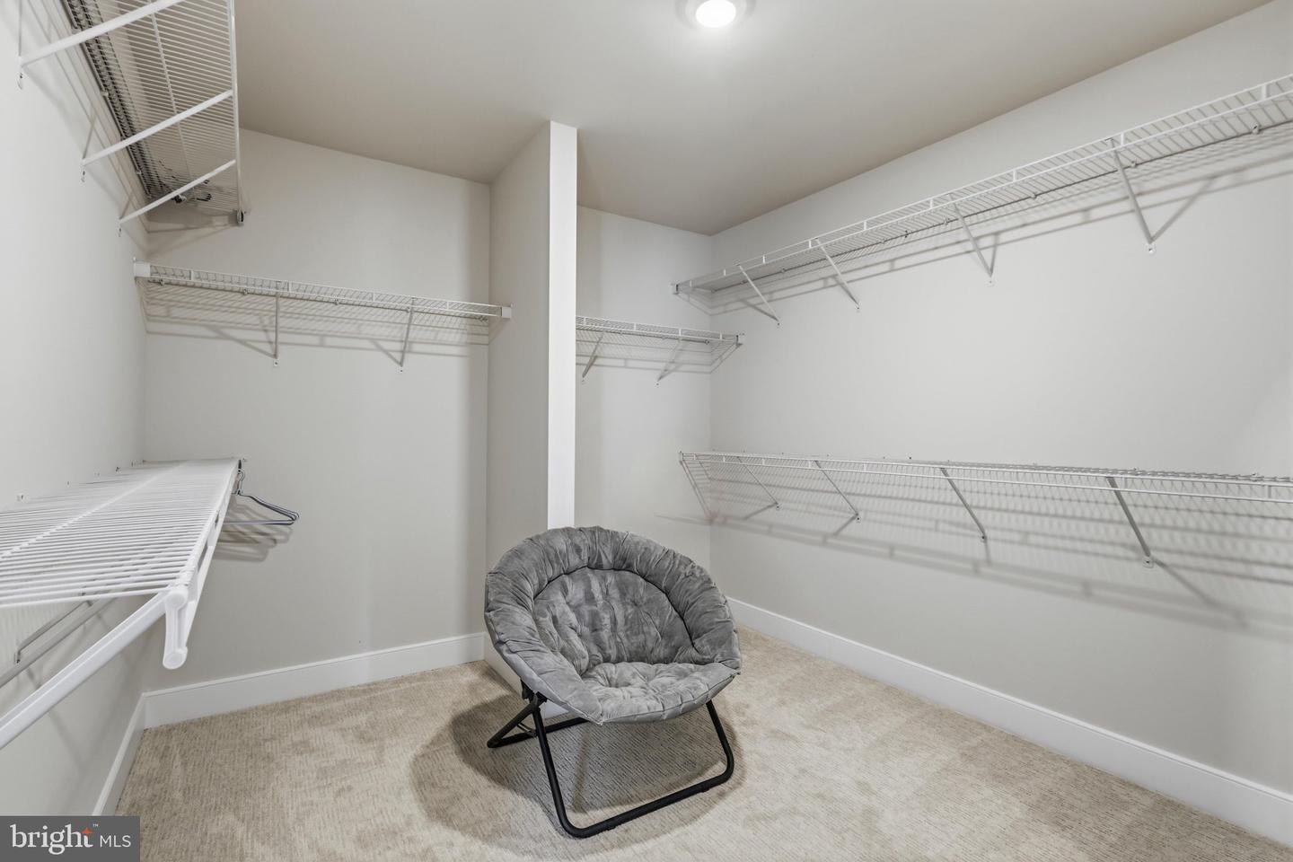 VAPW2129830 Property Photo 53