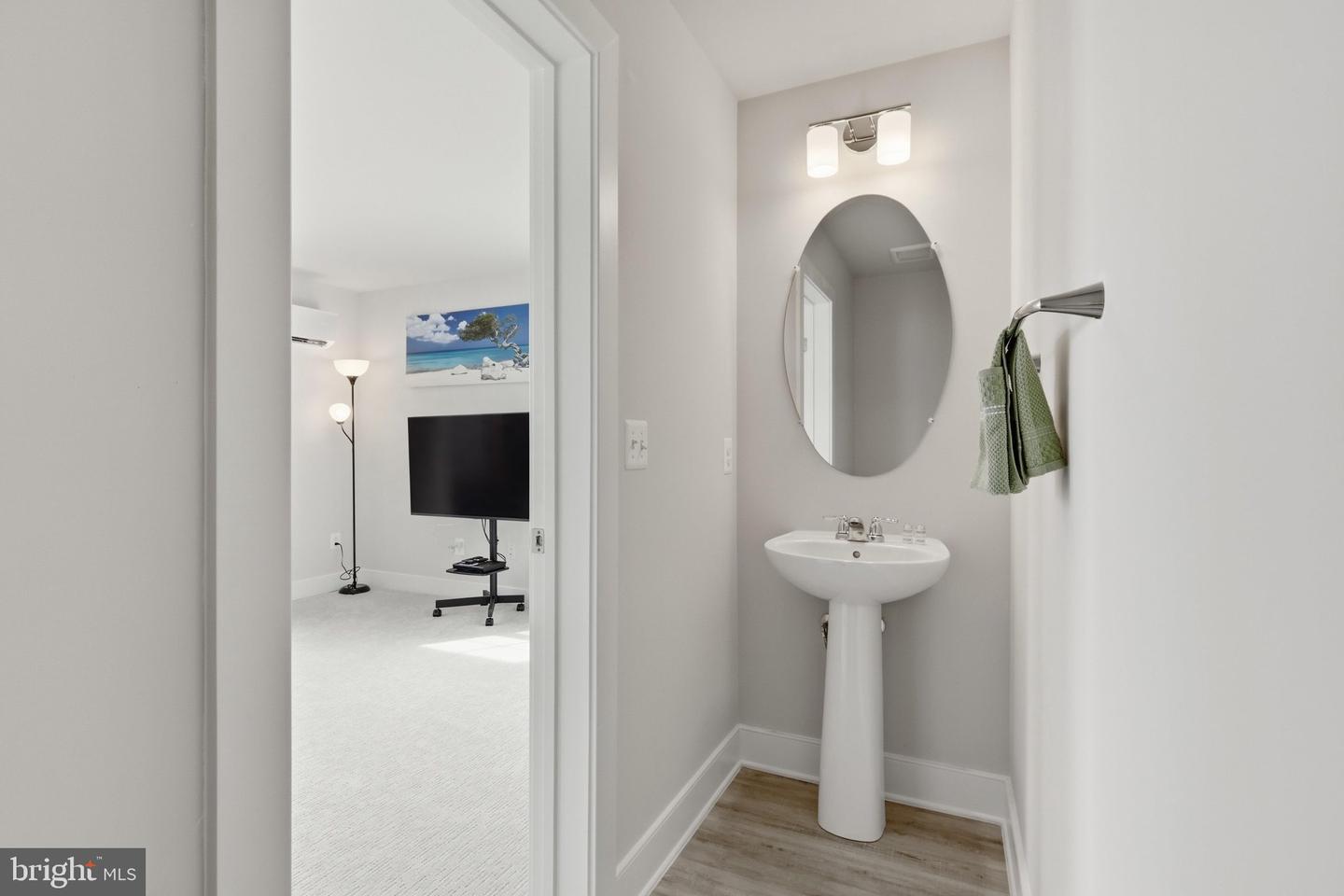 VAPW2129830 Property Photo 56