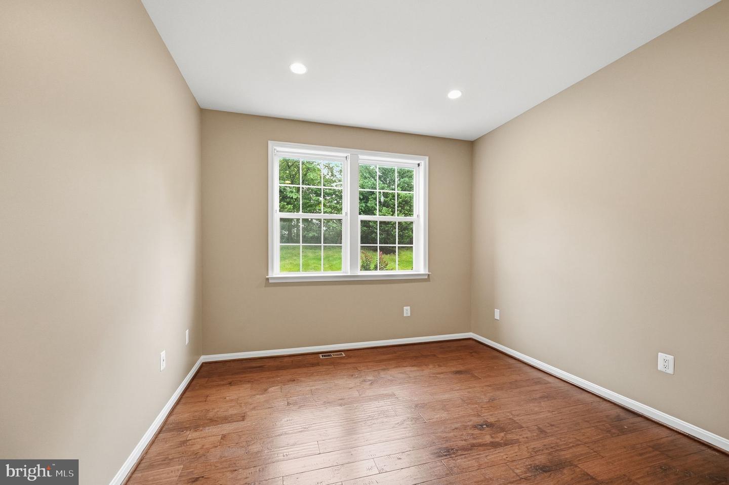 8089 Tysons Oaks Ct Property Photo 12