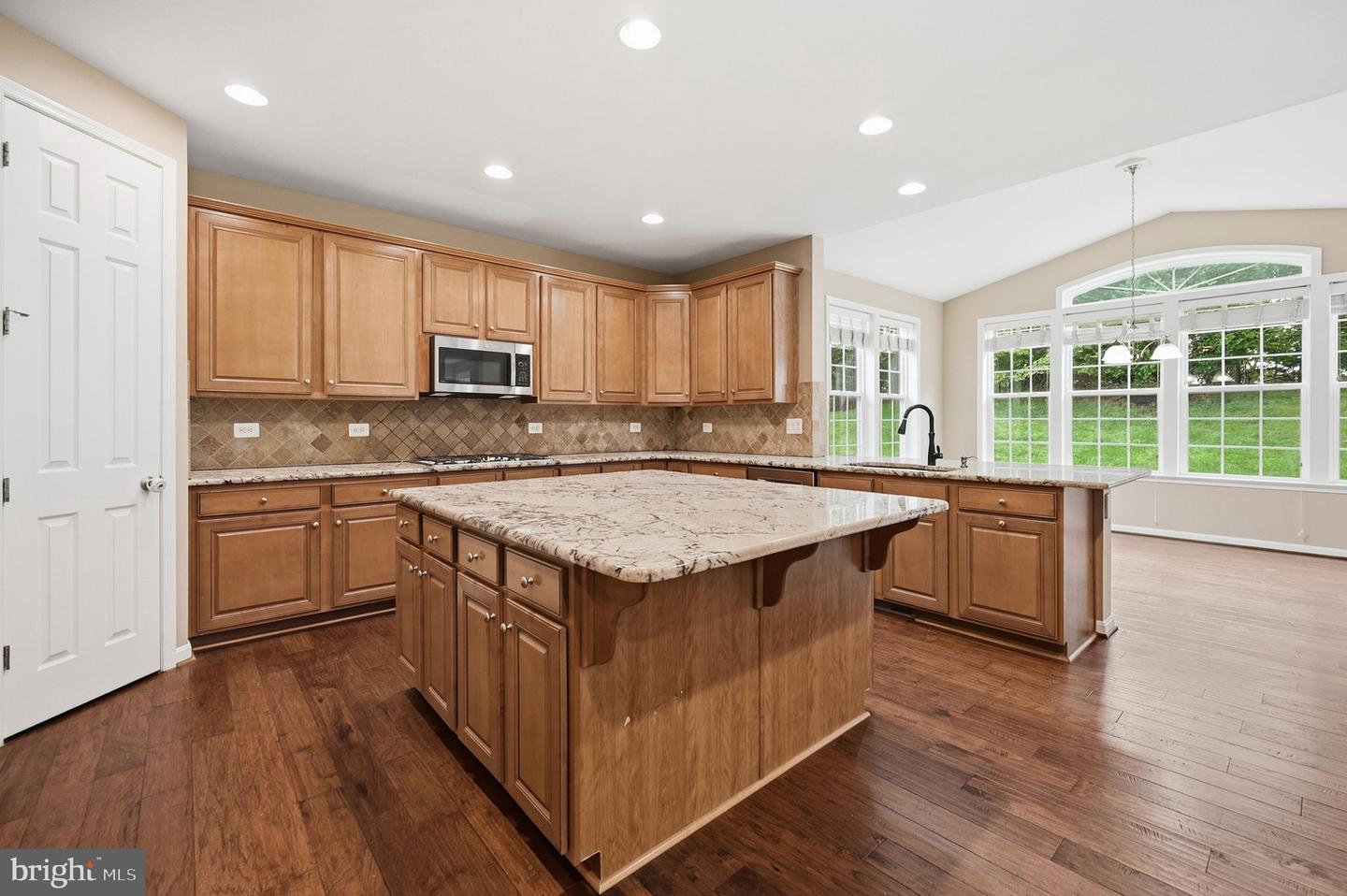 8089 Tysons Oaks Ct Property Photo 18