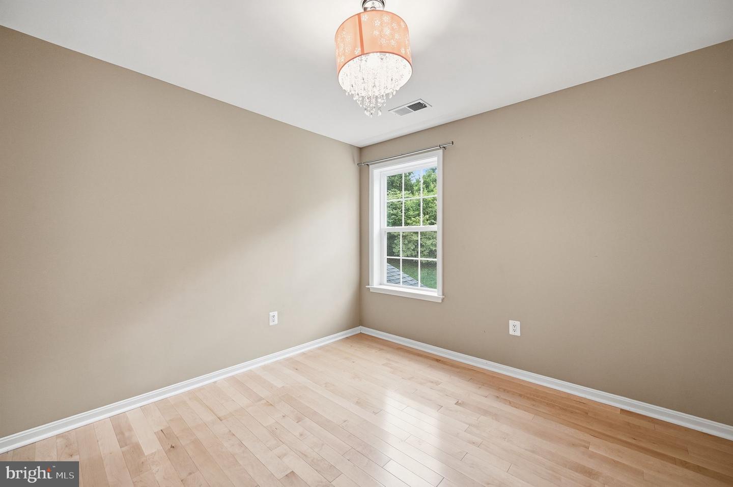 8089 Tysons Oaks Ct Property Photo 32
