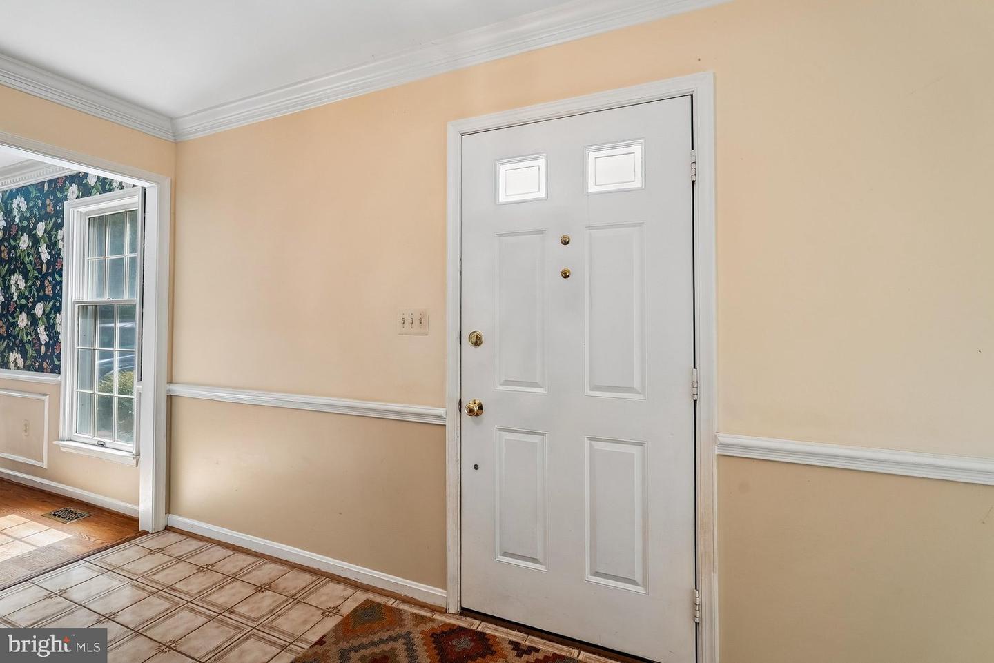8212 Honeysuckle Rd Property Photo 4