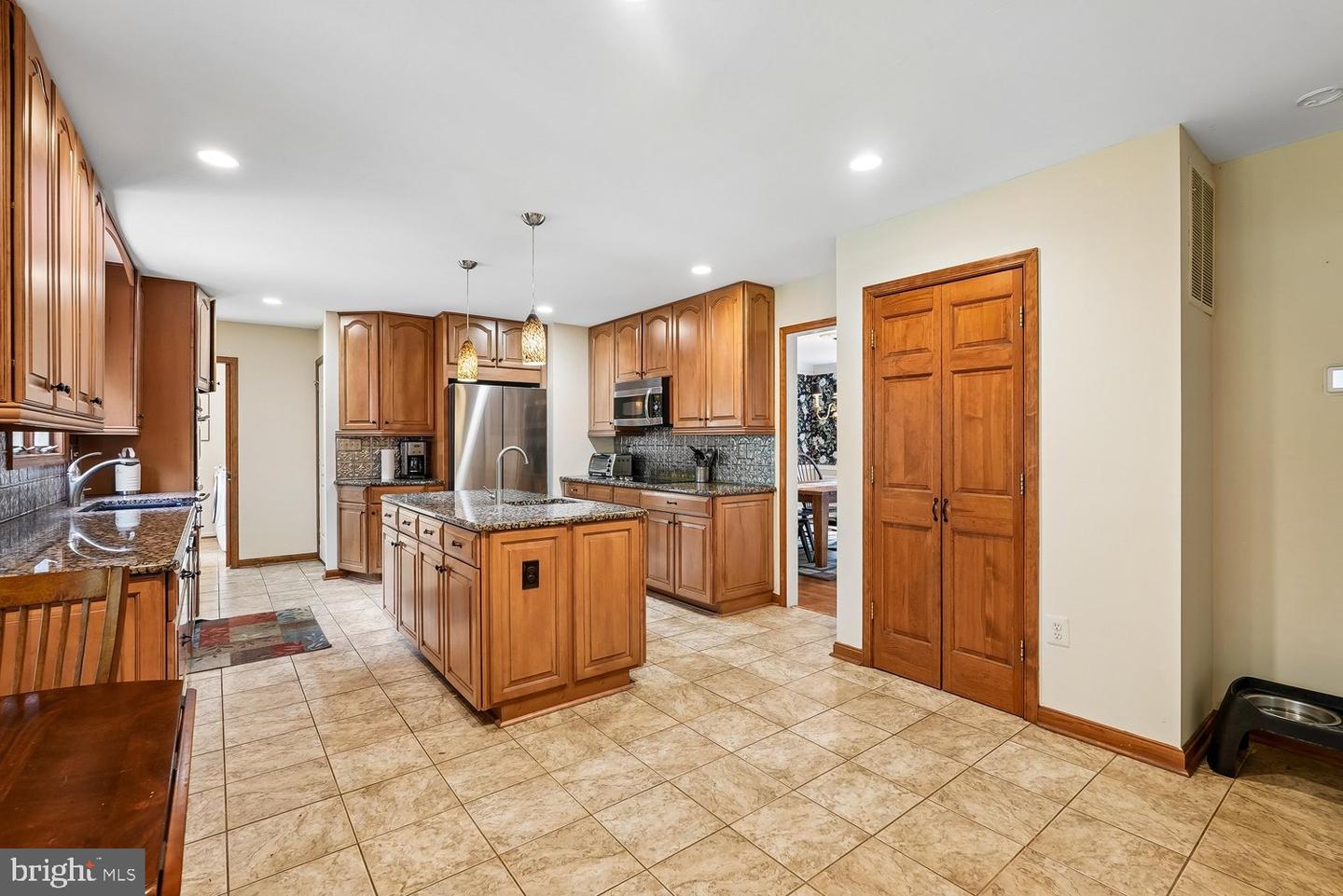 8212 Honeysuckle Rd Property Photo 12