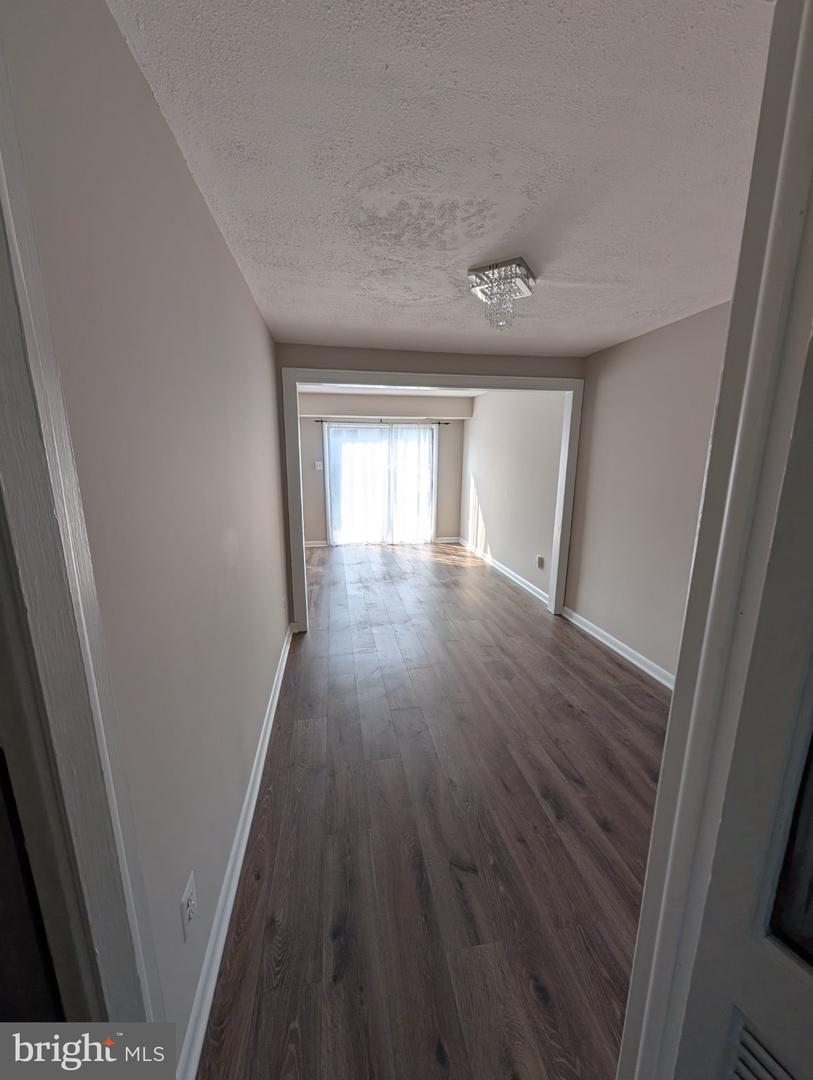 1341 Redbud Ct Property Photo 4