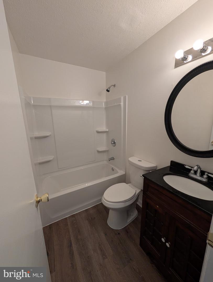 1341 Redbud Ct Property Photo 20