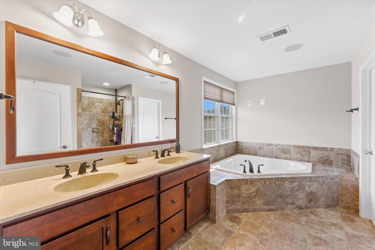 15553 Admiral Baker Cir Property Photo 24