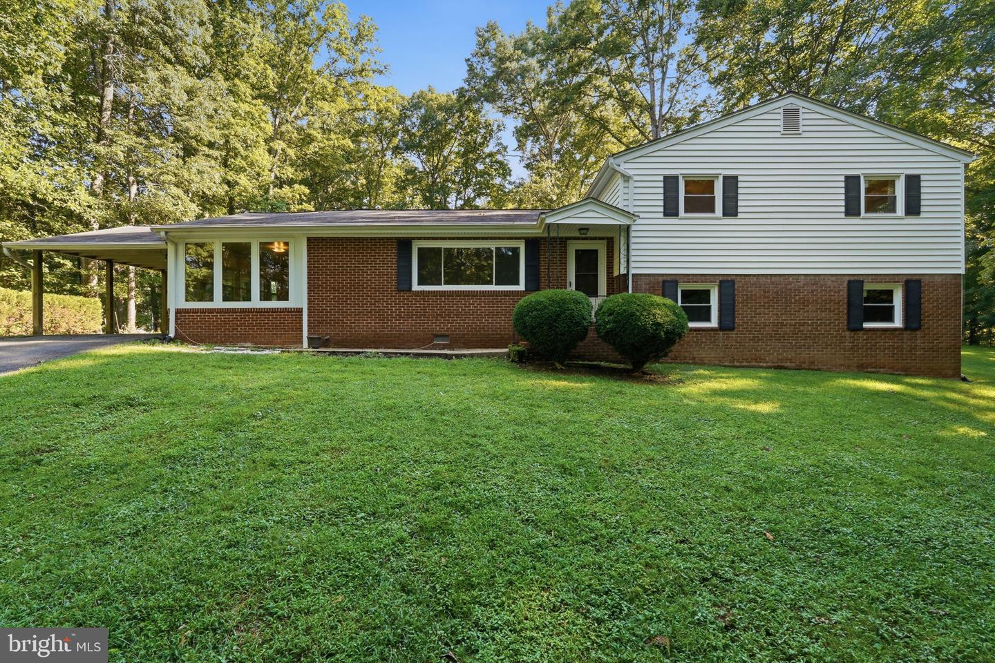 7205 Signal Hill Rd Property Photo 1