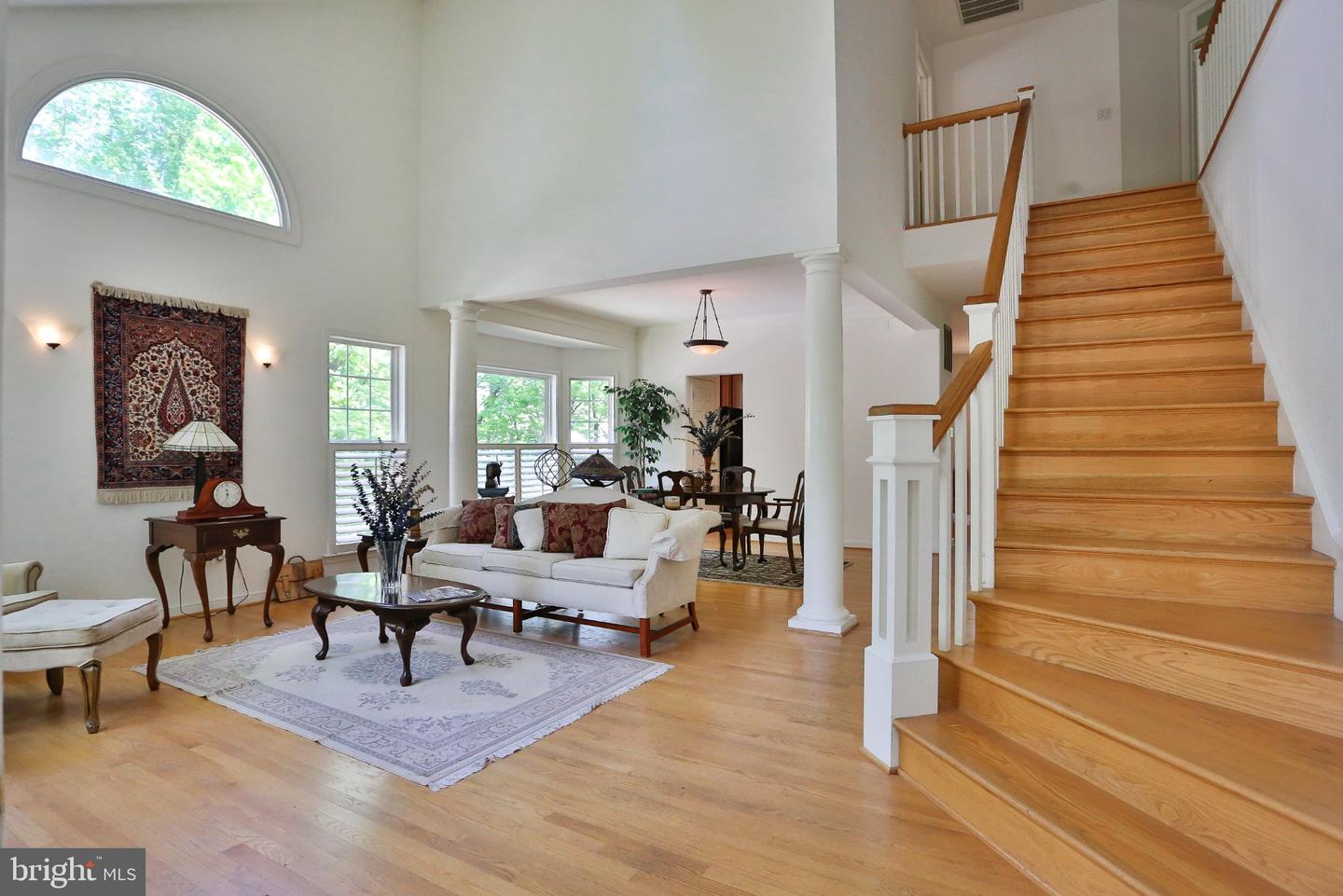 15979 Cove Ln Property Photo 2