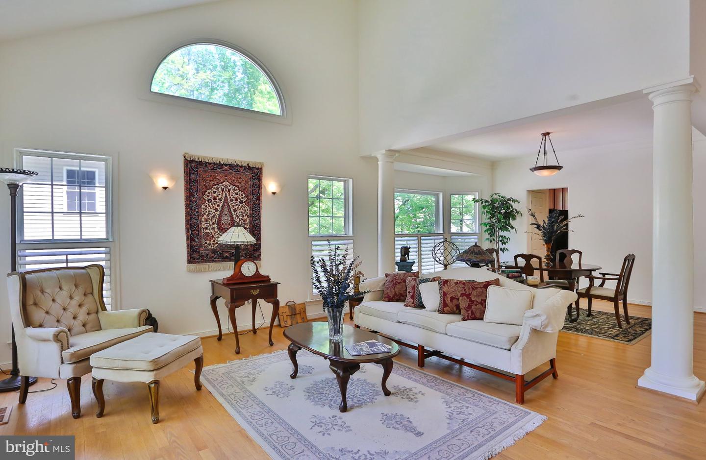 15979 Cove Ln Property Photo 3