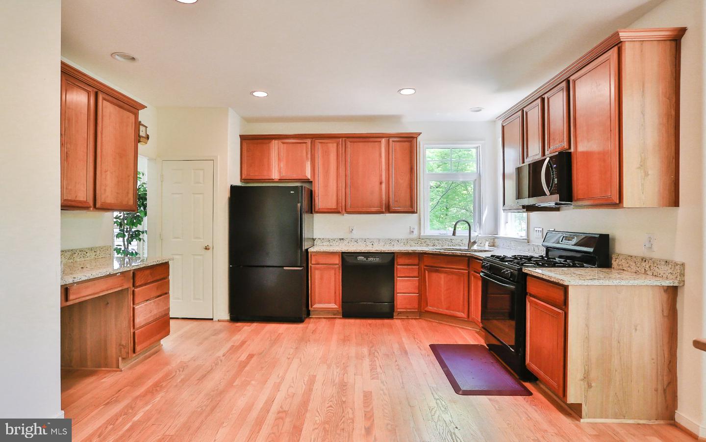 15979 Cove Ln Property Photo 6
