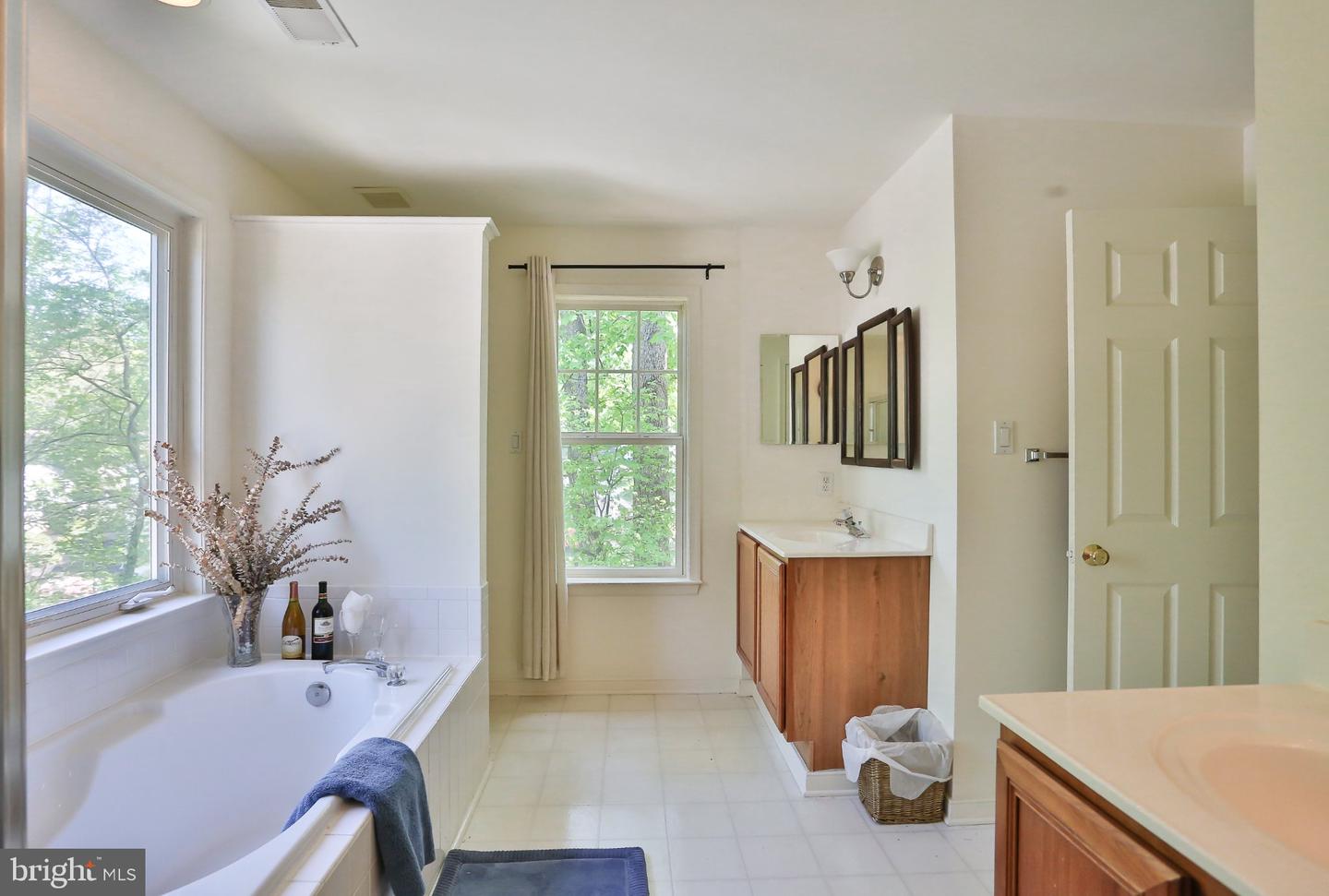 15979 Cove Ln Property Photo 9