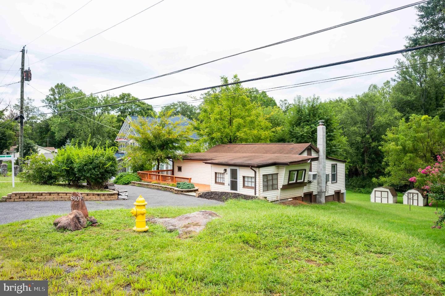 8107 Maplewood Dr Property Photo 1
