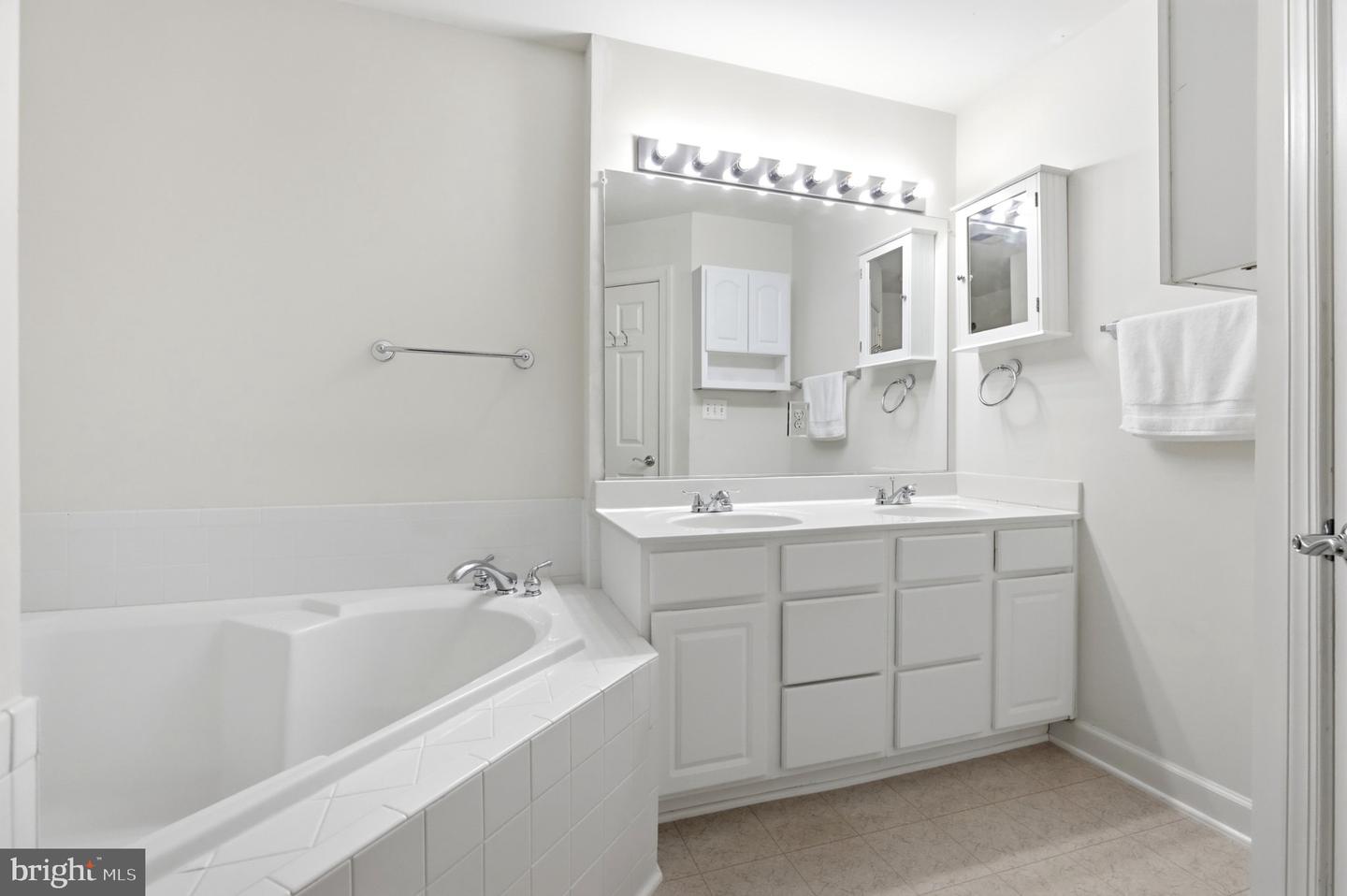 8154 Rainwater Cir Property Photo 47