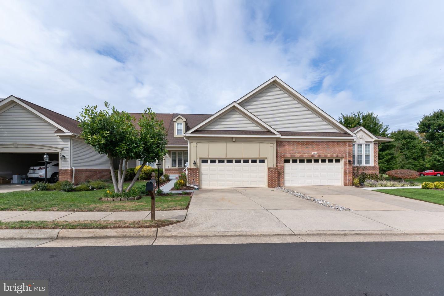 6912 BIRKENHEAD PL Property Photo 1