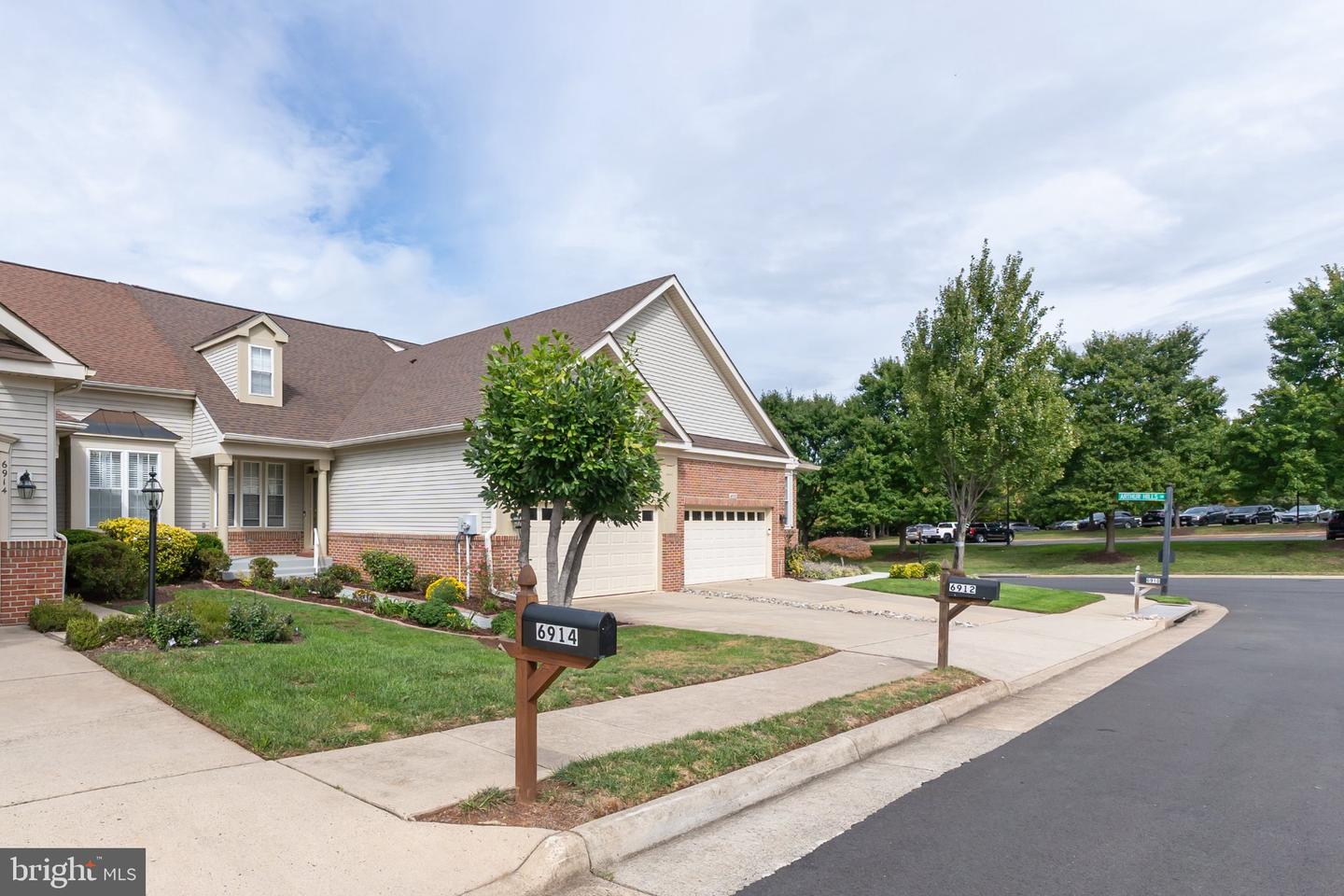 6912 Birkenhead Pl Property Photo 2