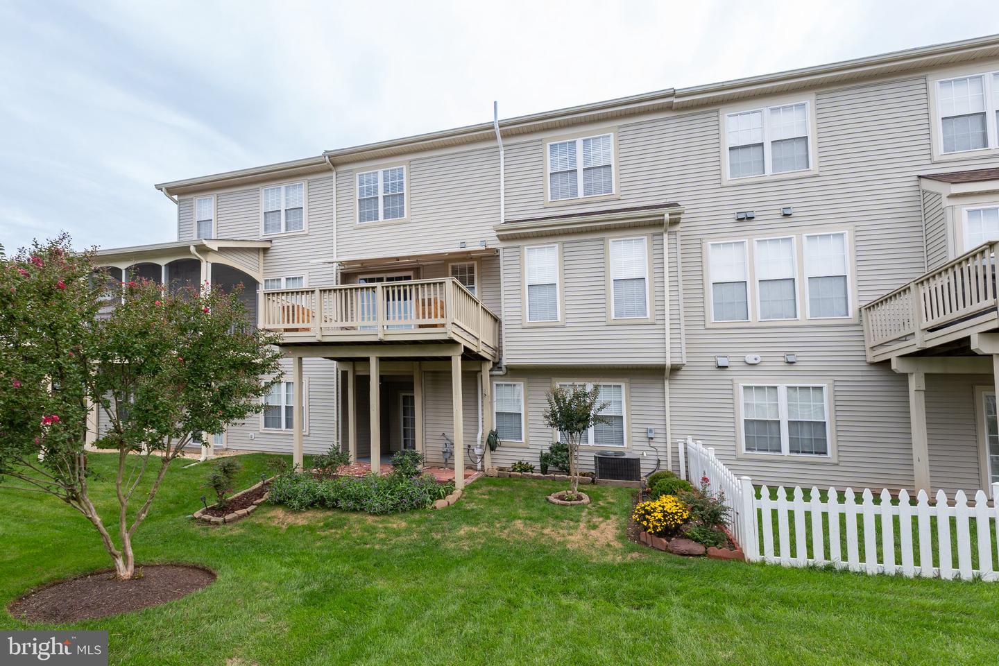 6912 Birkenhead Pl Property Photo 4