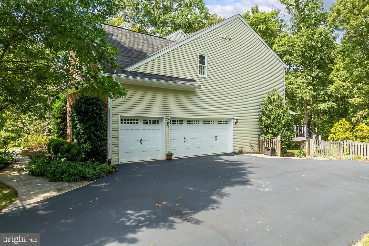 5749 Yewing Way Property Photo 6