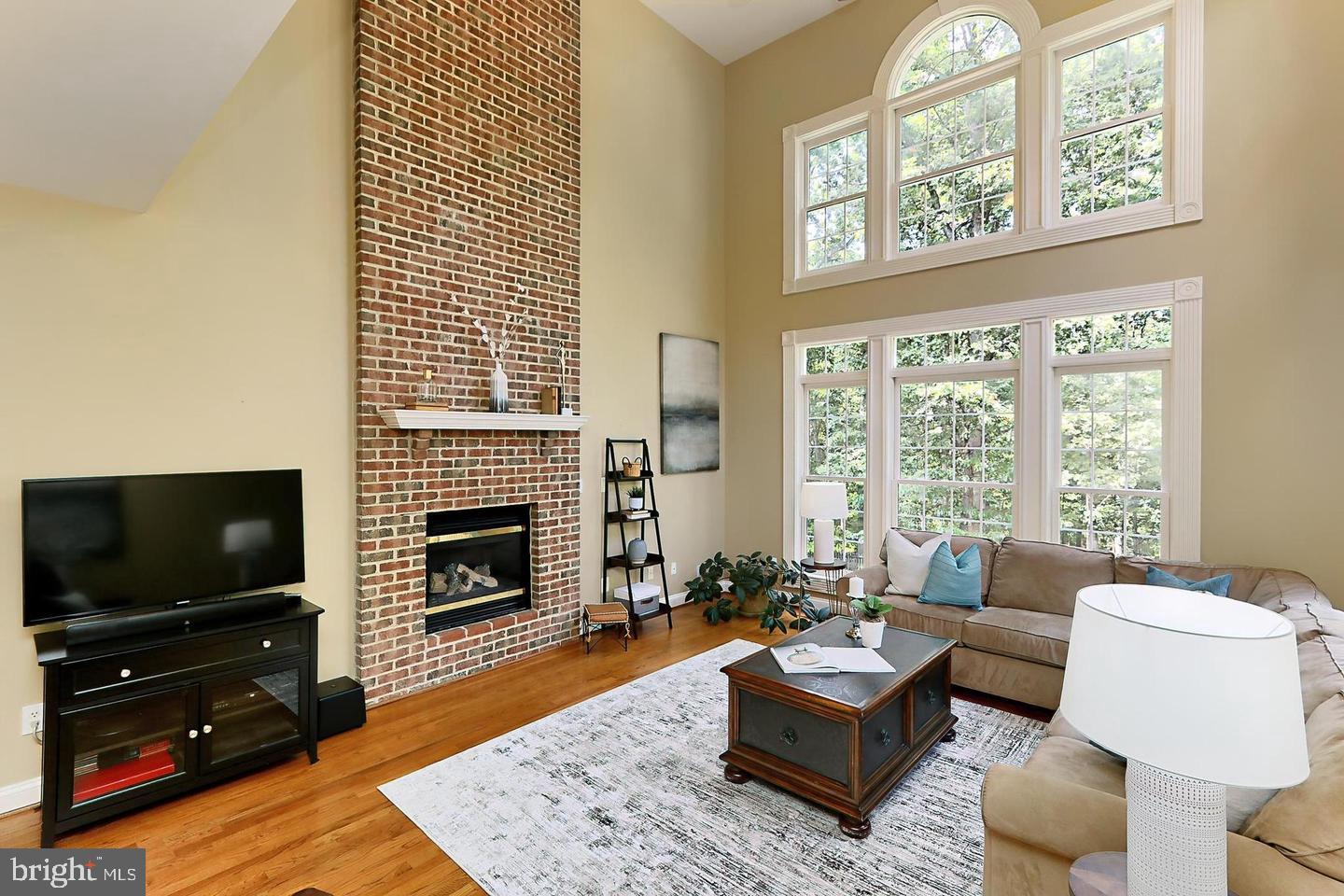 5749 Yewing Way Property Photo 14