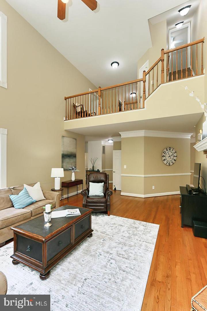5749 Yewing Way Property Photo 17