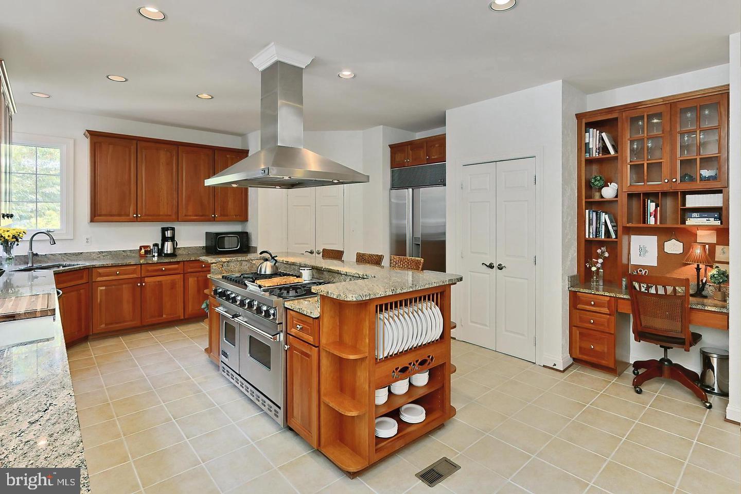 5749 Yewing Way Property Photo 21