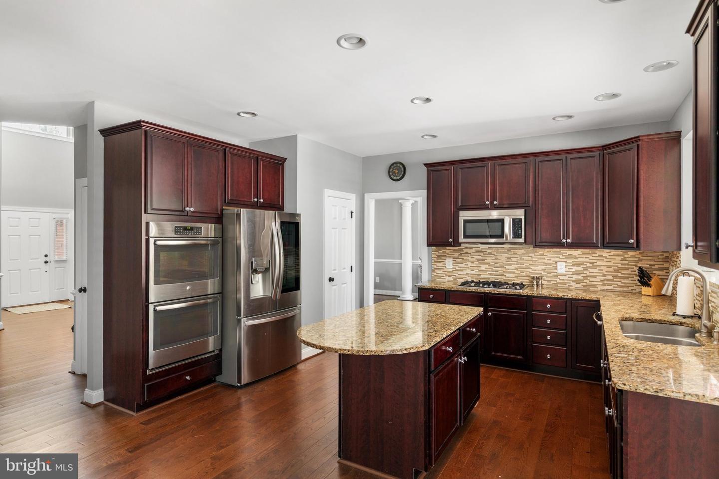 5813 Waterloo Bridge Cir Property Photo 8