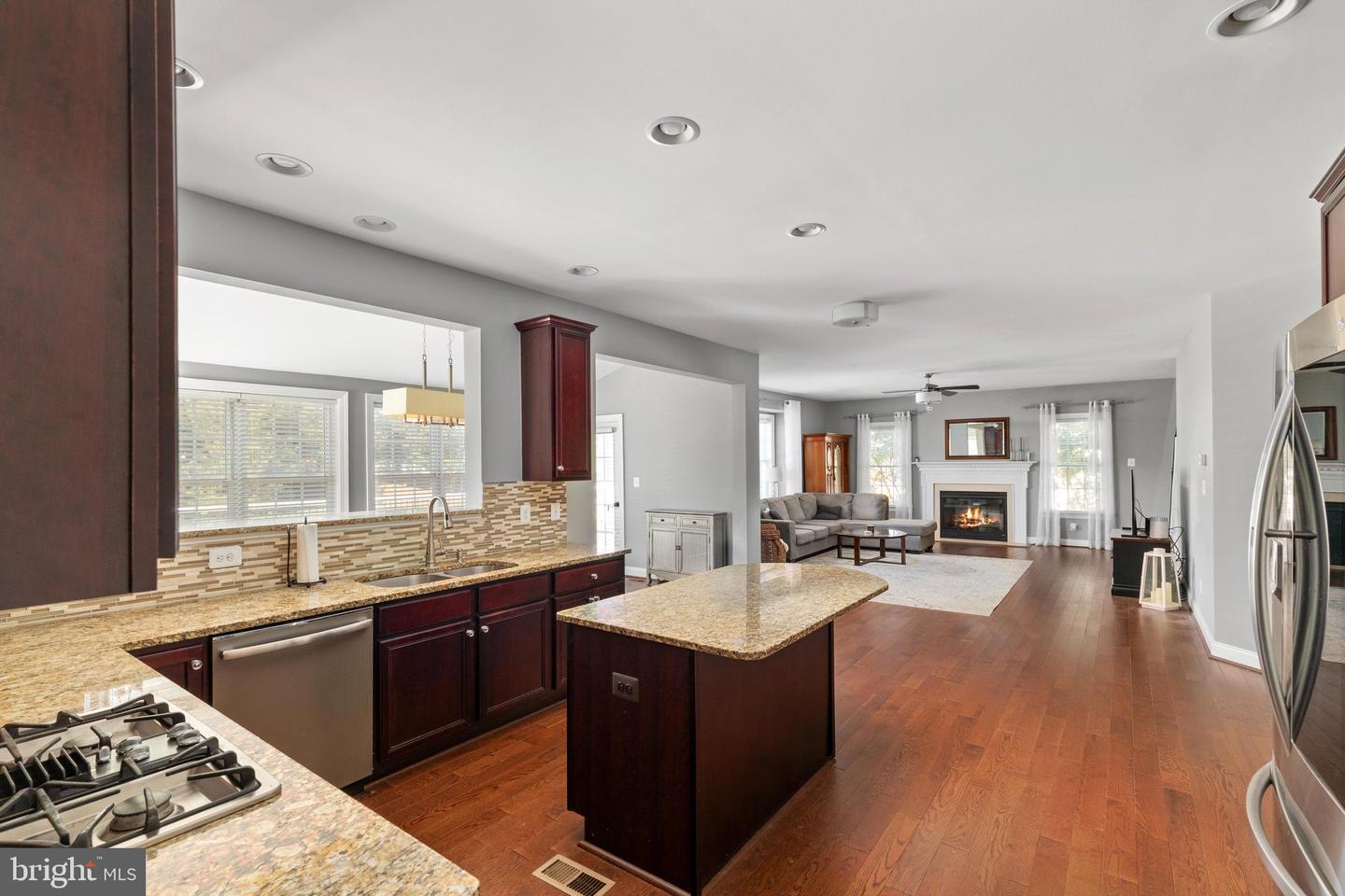 5813 Waterloo Bridge Cir Property Photo 9