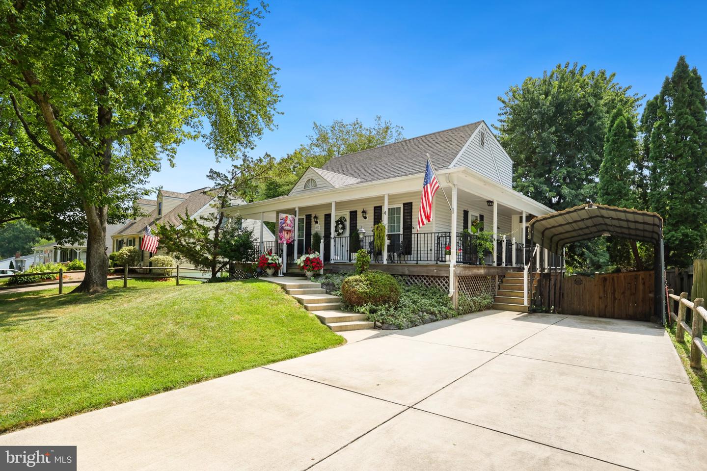 5570 Saint Charles Dr Property Photo 4