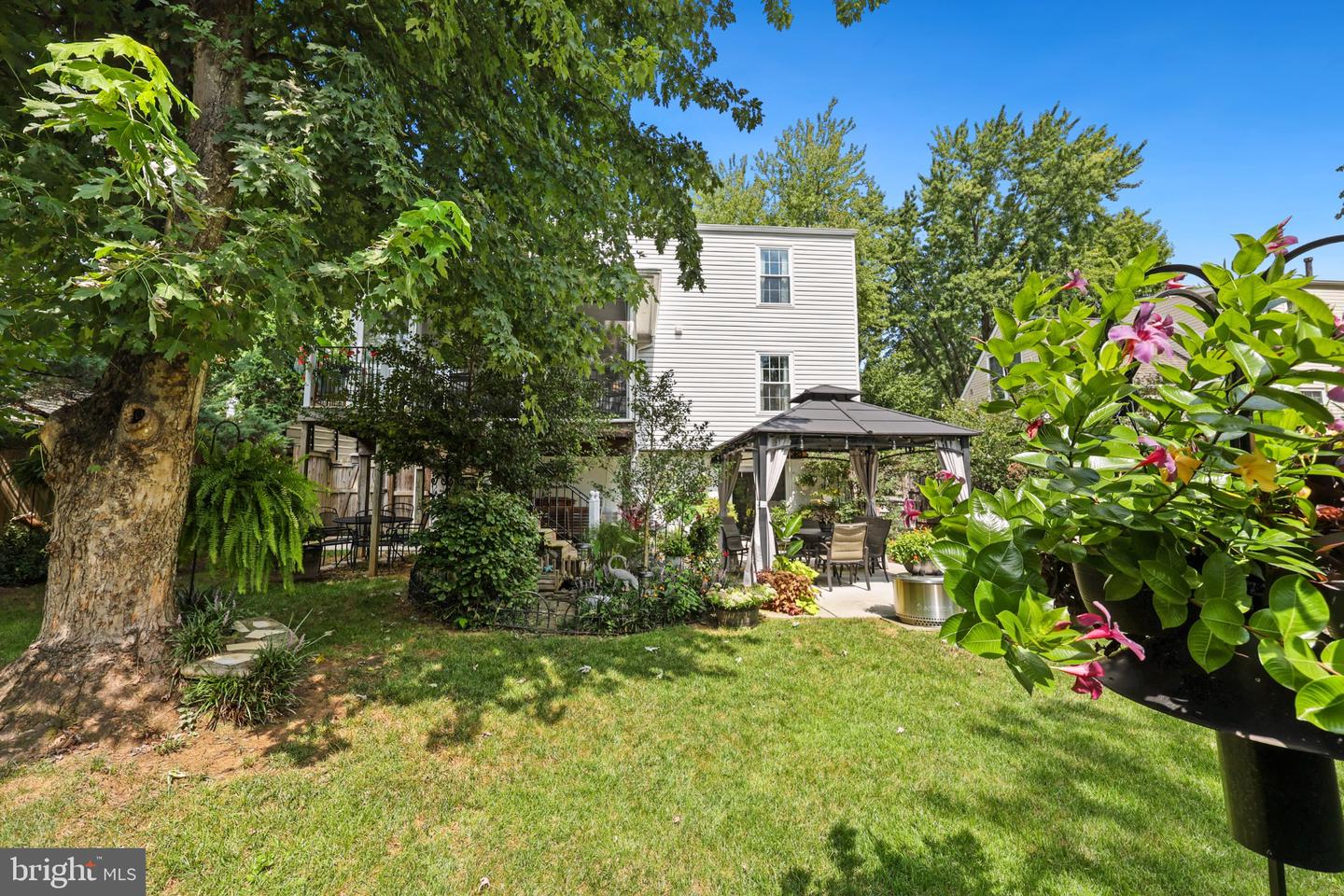 5570 Saint Charles Dr Property Photo 44