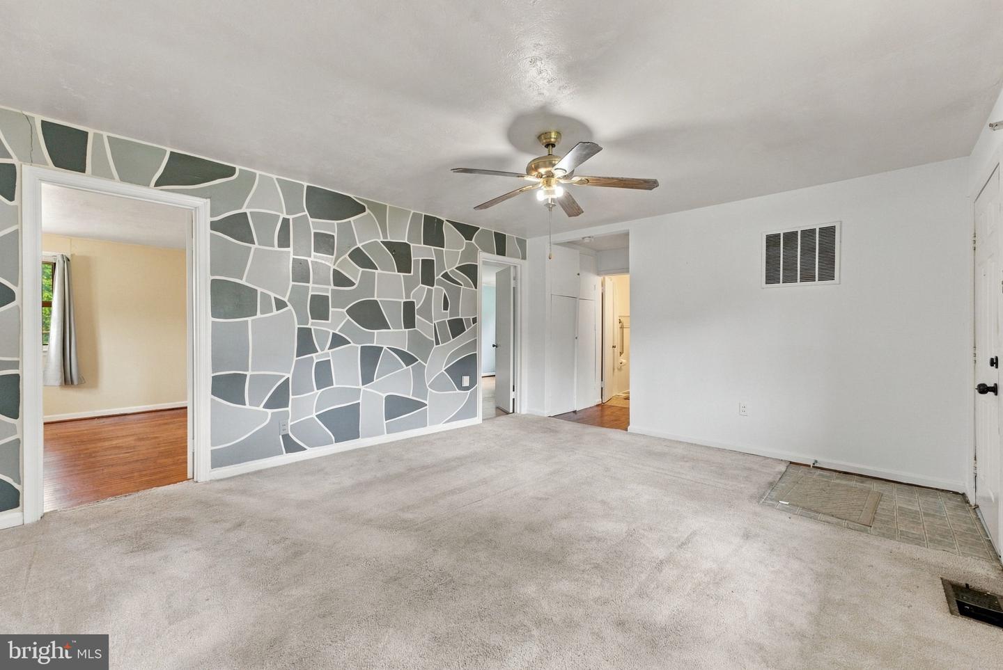 8928 June St Property Photo 5