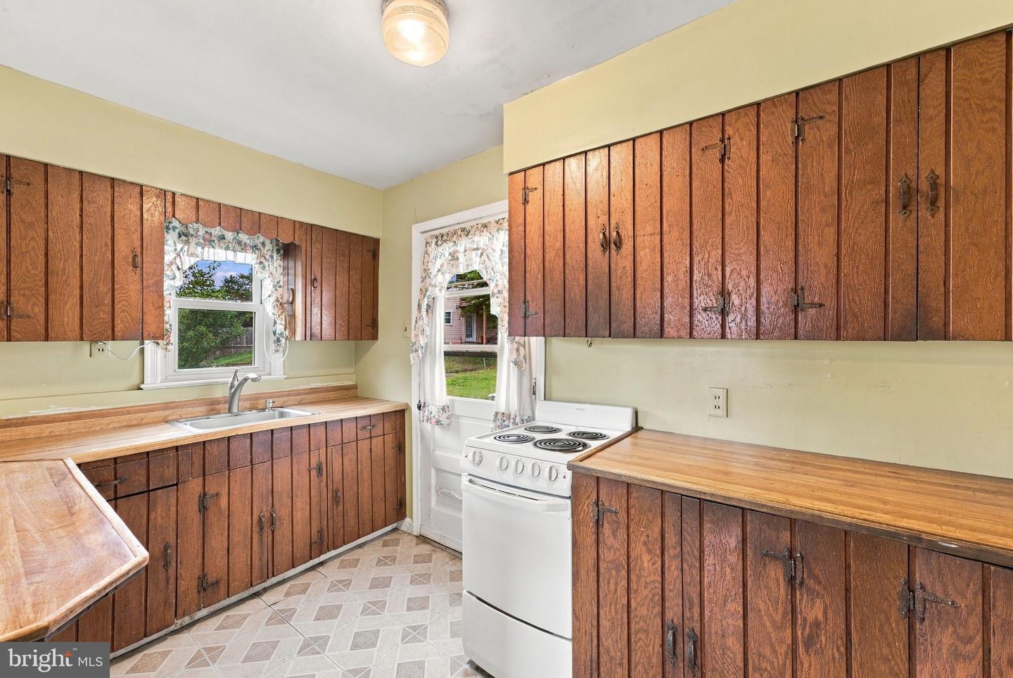 8928 June St Property Photo 17