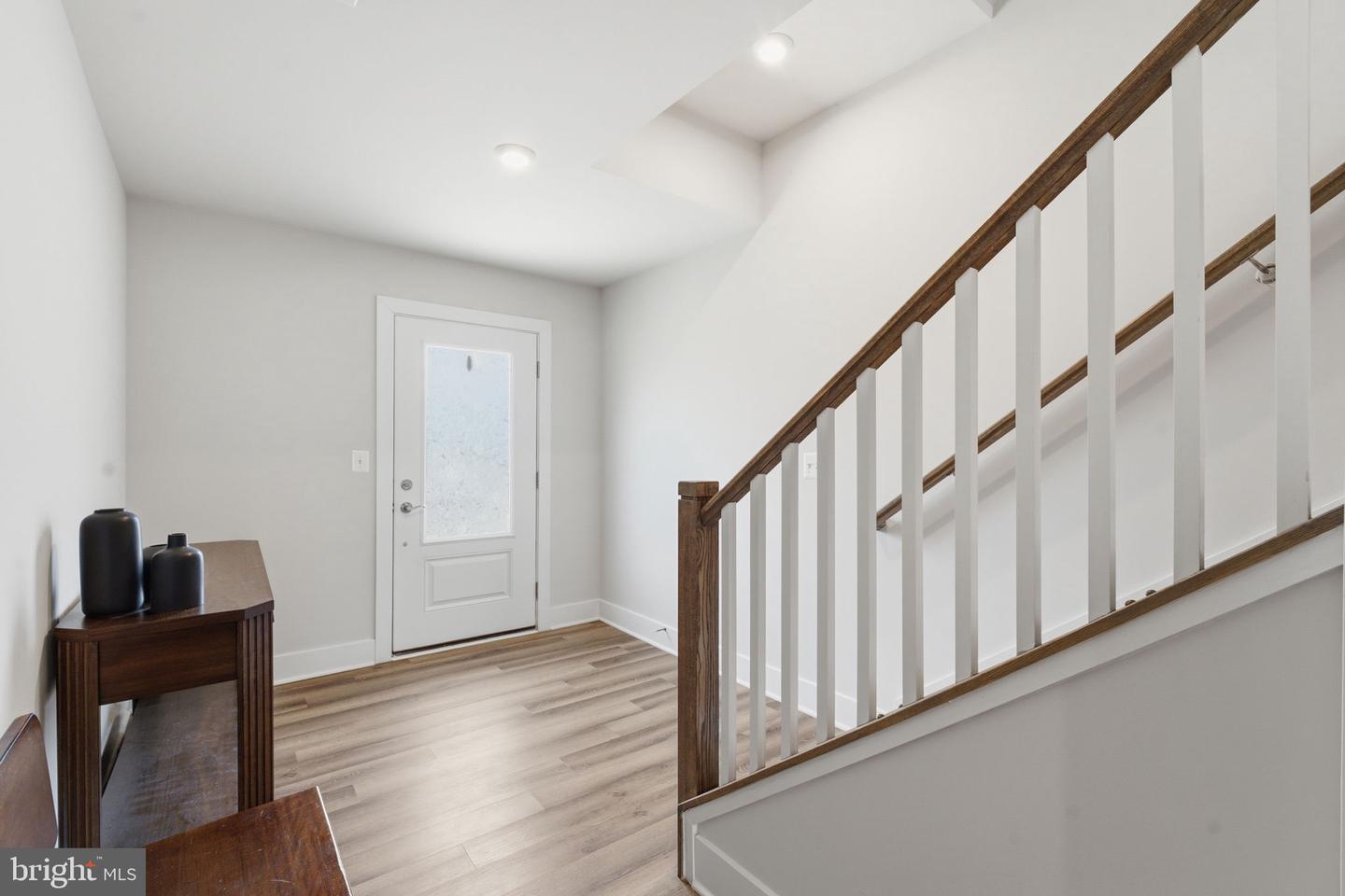 8784 Kensington Church St Property Photo 6