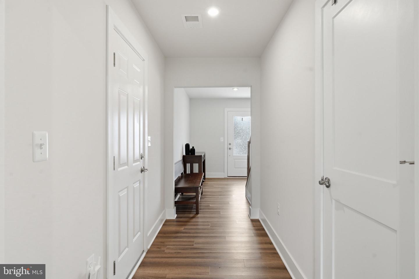 8784 Kensington Church St Property Photo 8