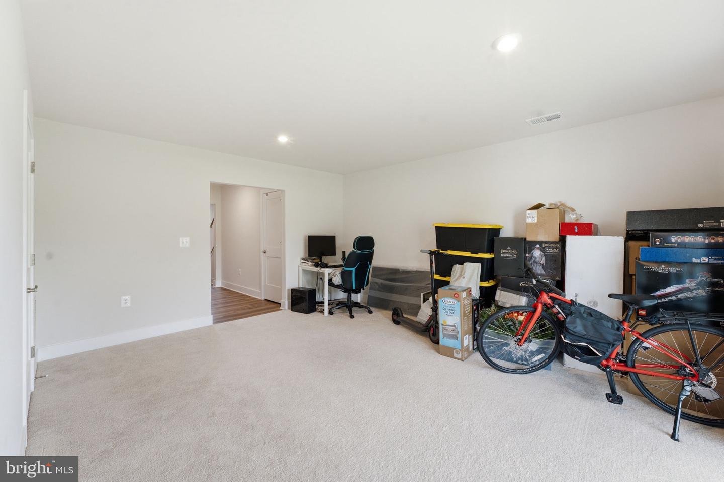 8784 Kensington Church St Property Photo 11