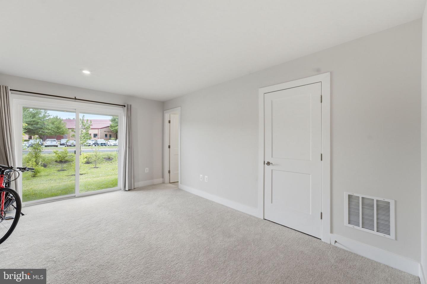 8784 Kensington Church St Property Photo 12