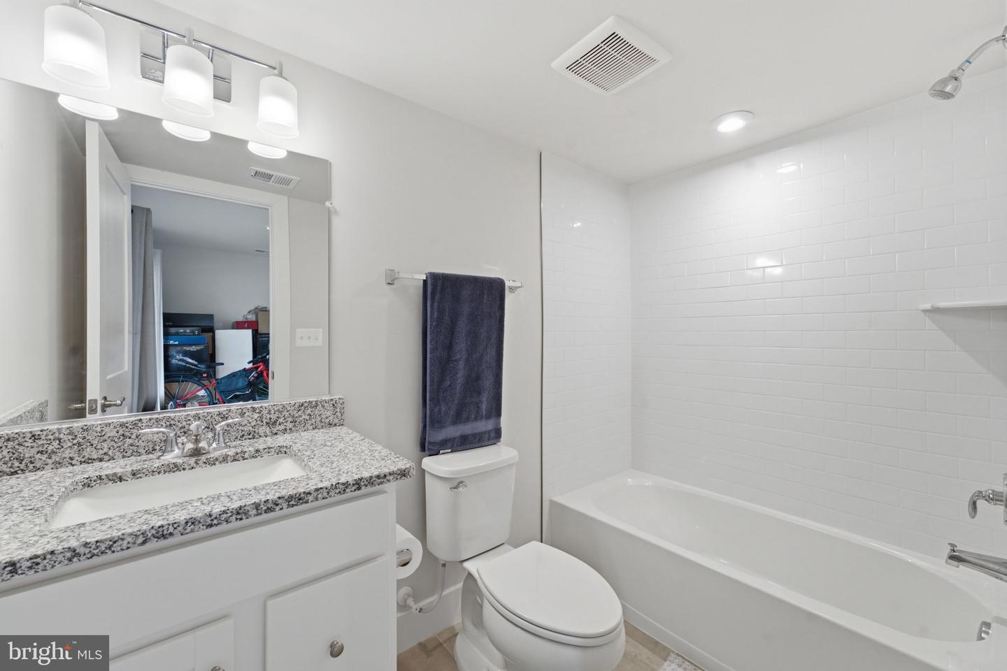 8784 Kensington Church St Property Photo 13