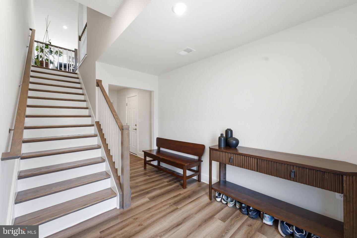 8784 Kensington Church St Property Photo 14
