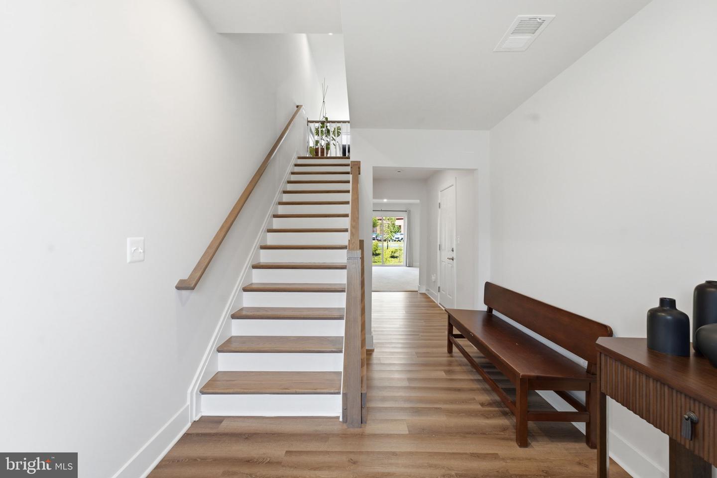 8784 Kensington Church St Property Photo 15