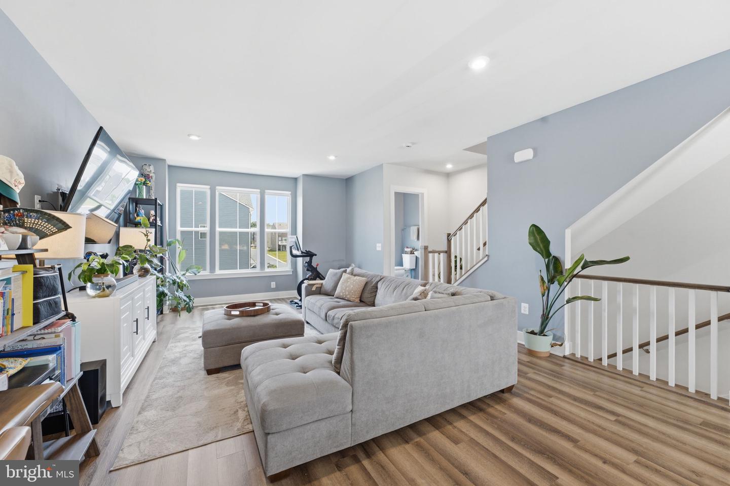 8784 Kensington Church St Property Photo 17