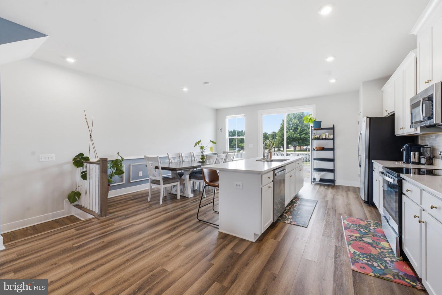 8784 Kensington Church St Property Photo 24