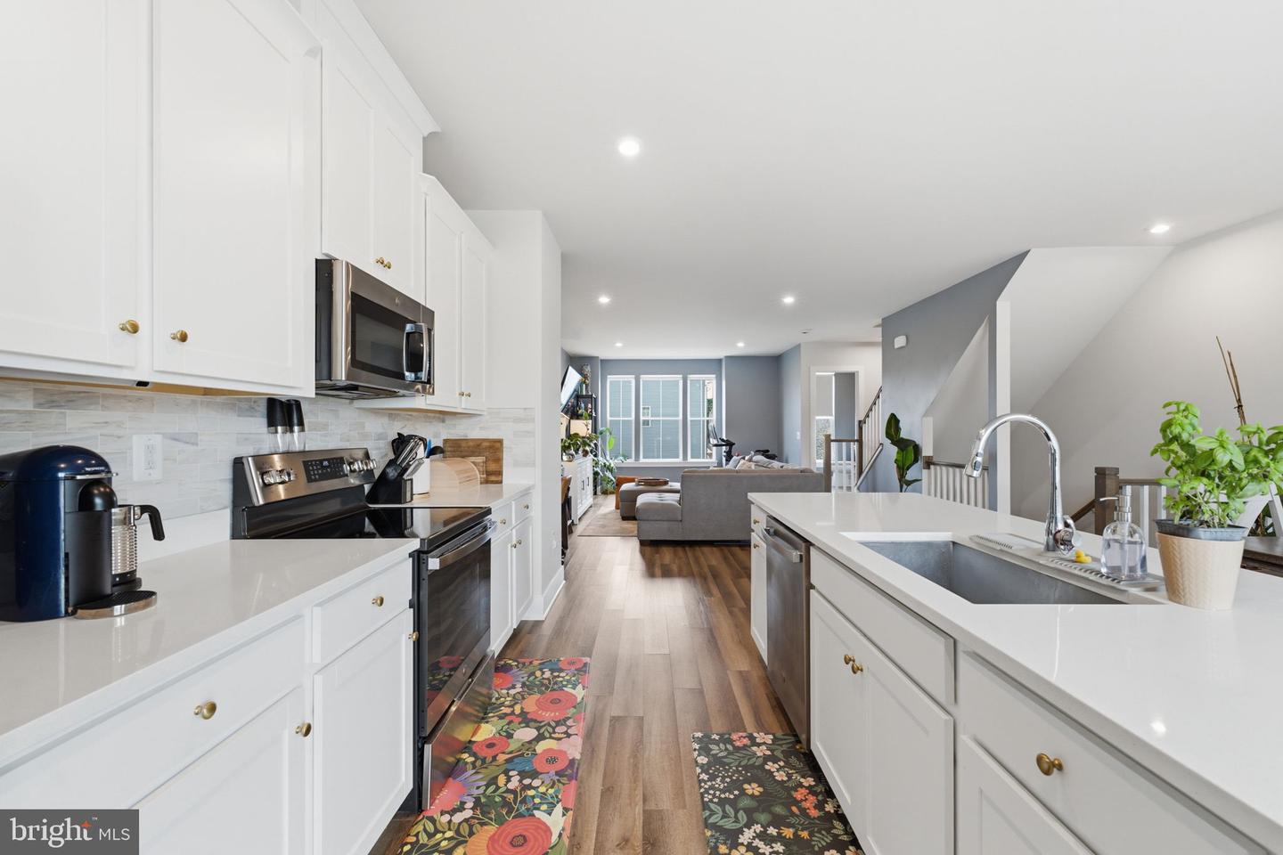 8784 Kensington Church St Property Photo 29