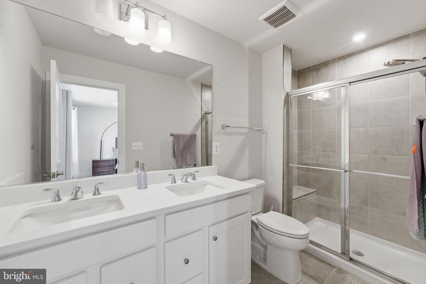 8784 Kensington Church St Property Photo 40
