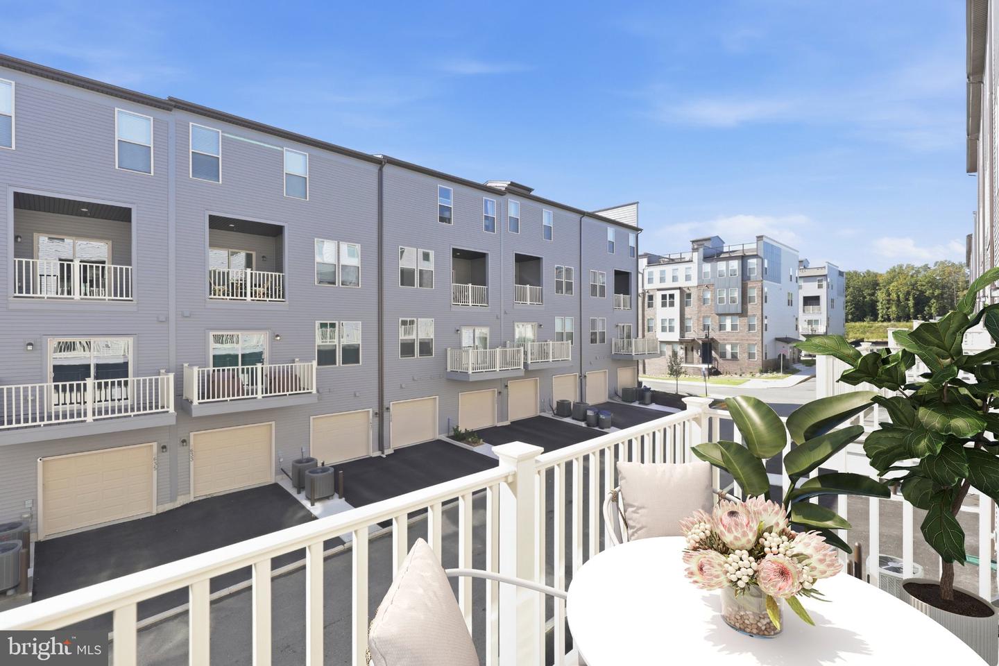 11021 JOSLIN ST Property Photo 1