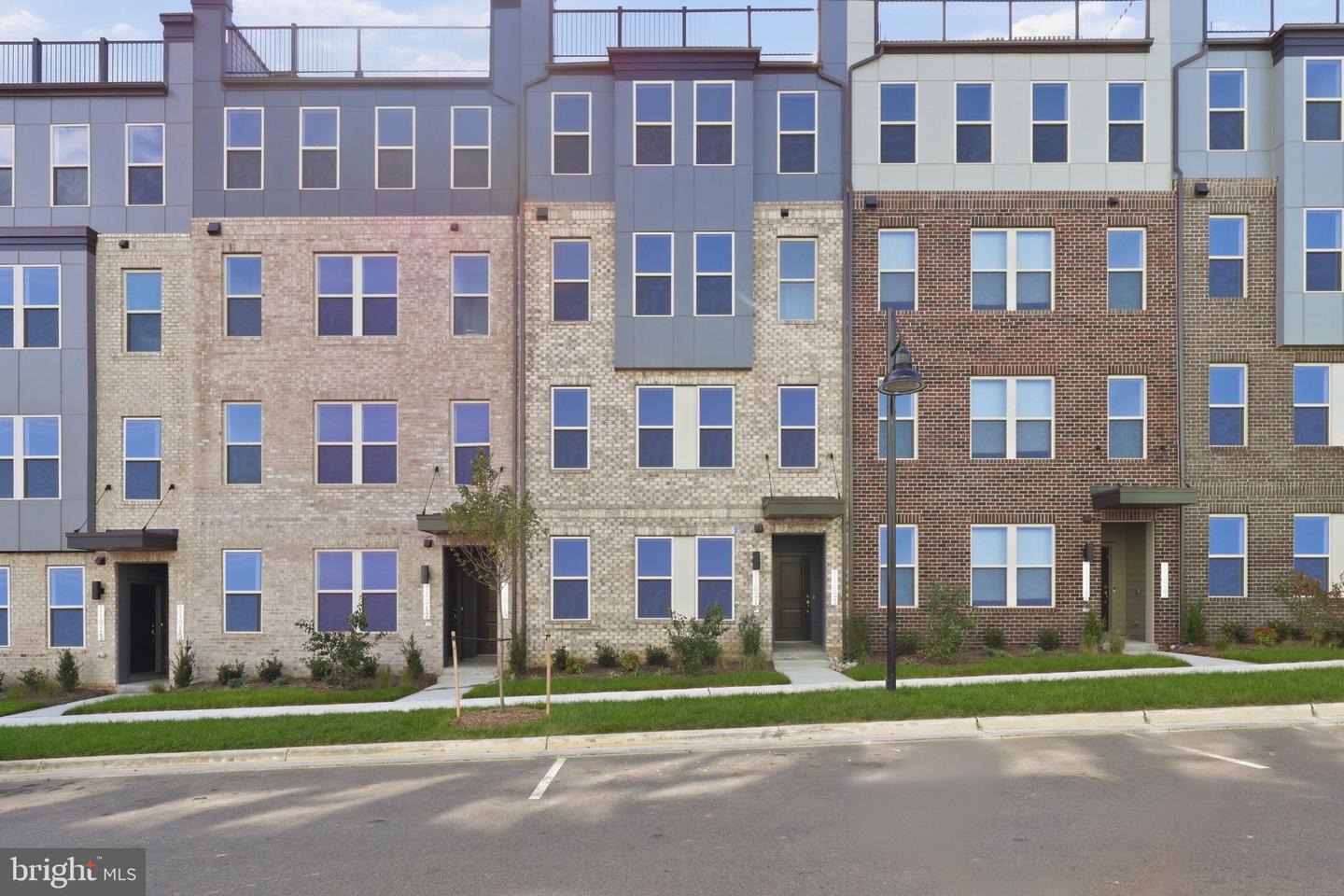 11021 JOSLIN ST Property Photo 1
