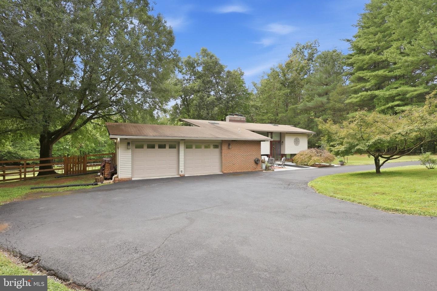 6445 Steeple Chase Ln Property Photo 2