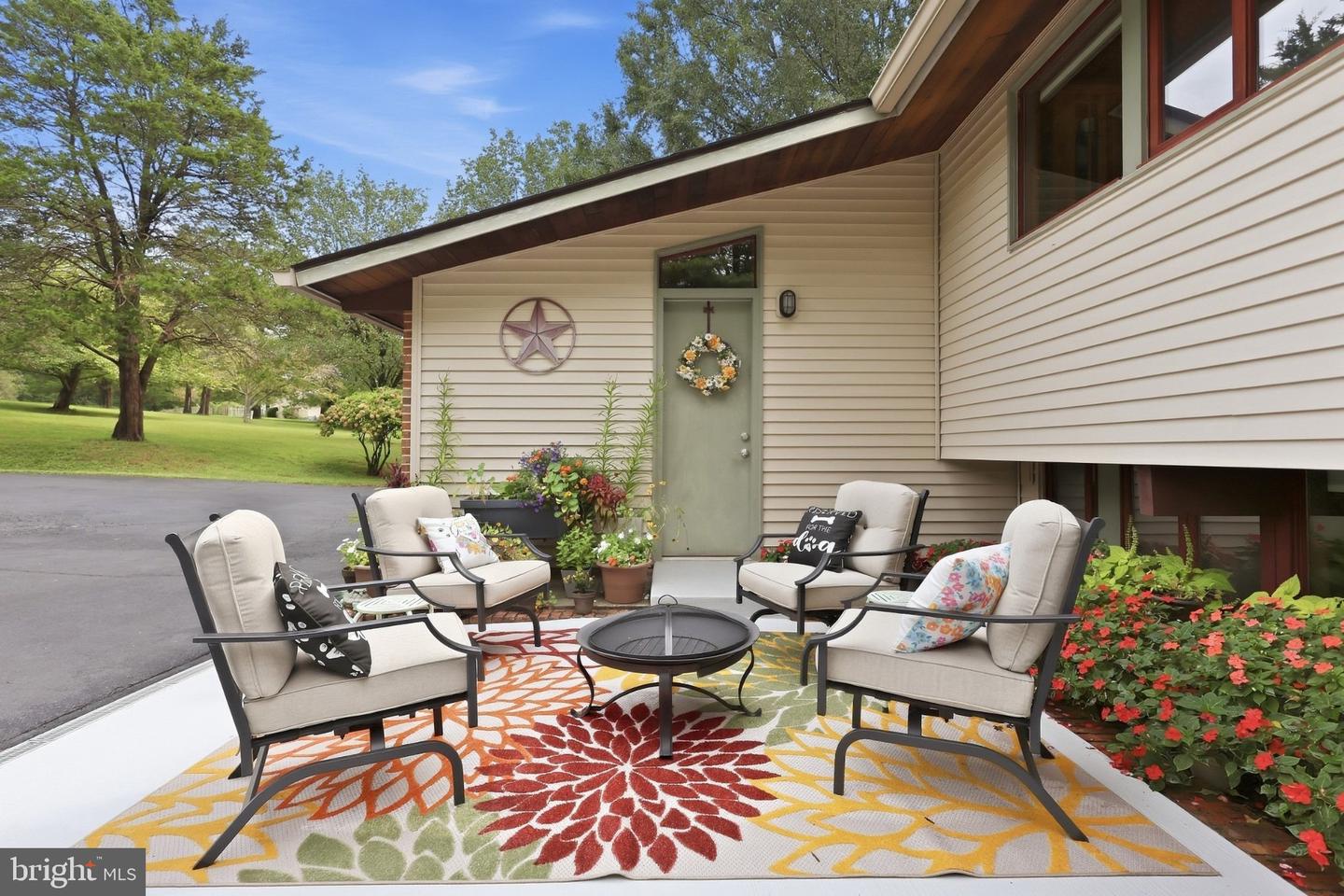 6445 Steeple Chase Ln Property Photo 3